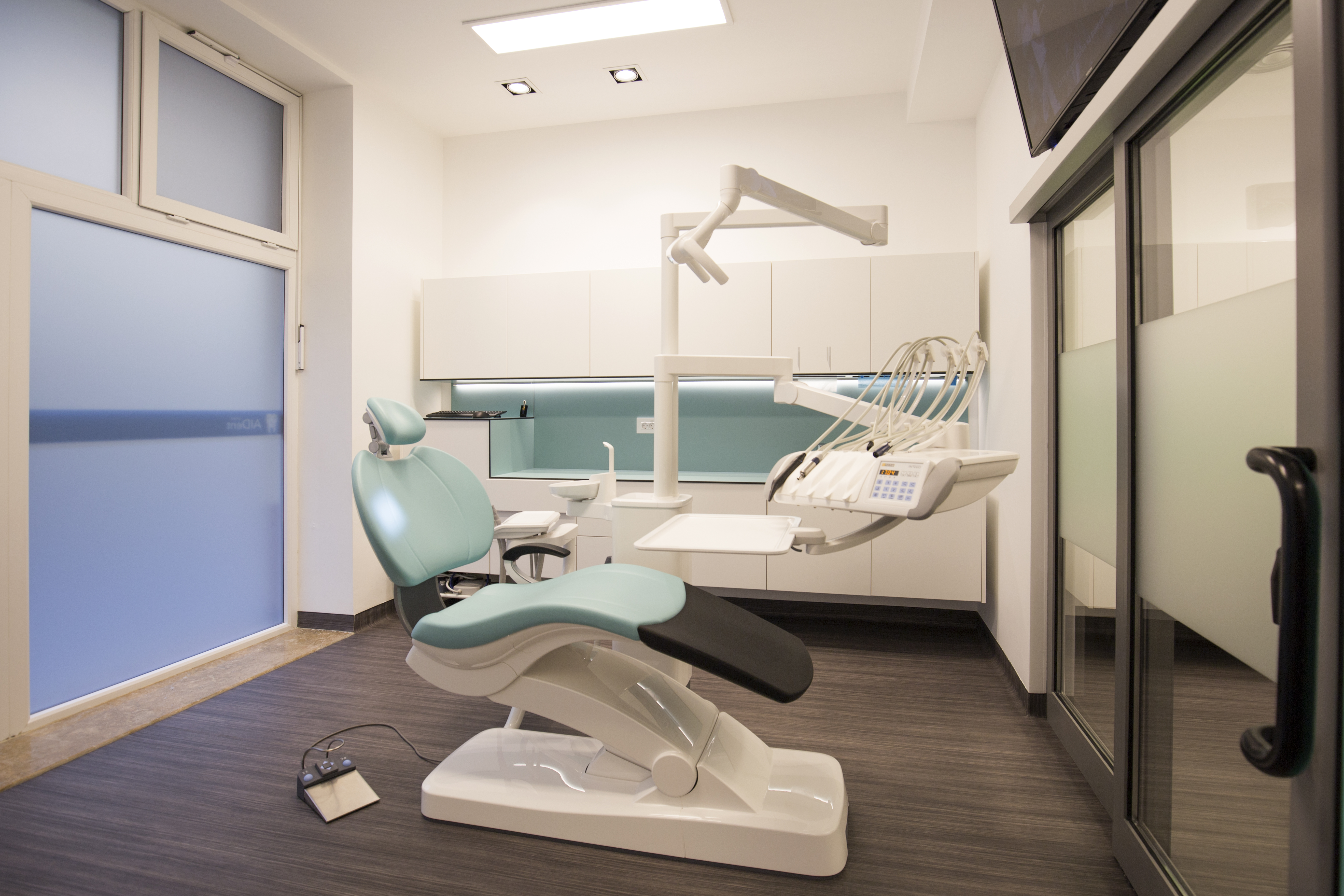Cabinet stomatologic AIDent Center Cluj-Napoca, dotat cu unit Sirona Intego